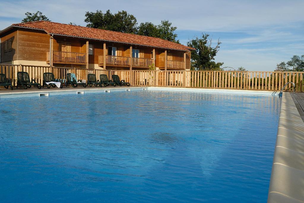 Madame Vacances - Residence Du Golf D'Armagnac Eauze Habitación foto